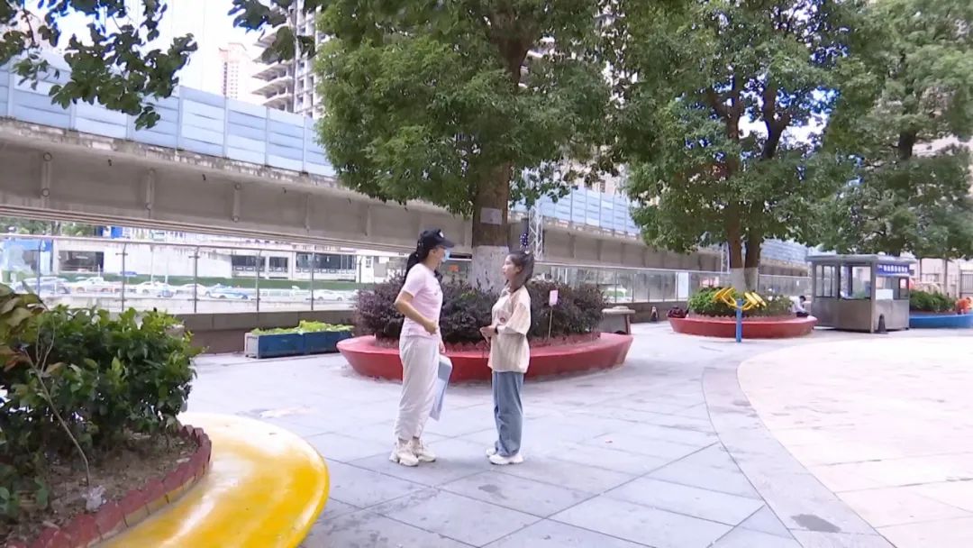 DƬ